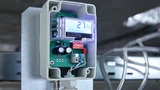Bild 6: Über PoDL ermöglicht die SPE-Leiterplattenklemme neben der 10-Mbit/s-Datenübertragung auch eine Versorgung des Feldgeräts mit Energie.