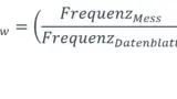 Entsprechend der gemessenen Frequenz im Vergleich zur Sollfrequenz laut Datenblatt lässt sich die Abweichung einfach berechnen: