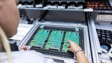 Geführte Bestückung von Leiterplatten per Projektor.