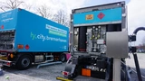 In Bremerhaven fährt die sichere Kleinsteuerung PNOZmulti 2 von Pilz mit: Die Anhänger mit der von GP Joule entwickelten Trailersteuerung »HY.Runner« bringen komprimierten Wasserstoff von der Elektrolysestation sicher zur H2-Abnahmestelle.