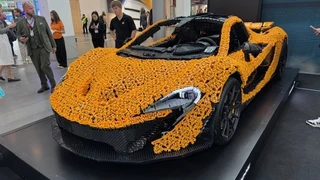 Lego-Sportwagen auf der IAA MOBILITY 2025
