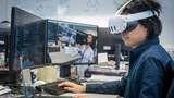 Der Forscher Tianyu Song aus dem Lehrstuhl für Informatikanwendungen in der Medizin & Augmented Reality der Technischen Universität München bereitet eine autonome Ultraschalluntersuchung vor, die von einem Avatar begleitet wird.