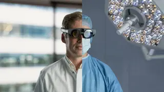 Chirurg mit Mixed-Reality-Brille