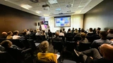 Eike Kottkamp von AddSensors war mit seiner Kollegin Dr. Agnes Musiol vom Schwester-Startup Pheal auf dem Health Electronics Summit vertreten und stellt die hauchdünnen Foliensensoren für den Einsatz in smarten Medizingeräten und -Wearables vor.