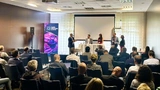 Dr. Alexander Brost, Julian Müller, Dr. Agnes Musiol, Dr. Michael Stoebe auf der Podiumsdiskussion, moderiert von Ute Häußler. (v.l.n.r.)