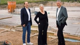 Das Management von Spectrum Instrumentation: Gründerin Gisela Hassler (CEO), rechts Oliver Rovini (CTO) und links Carsten Gralla (MD).