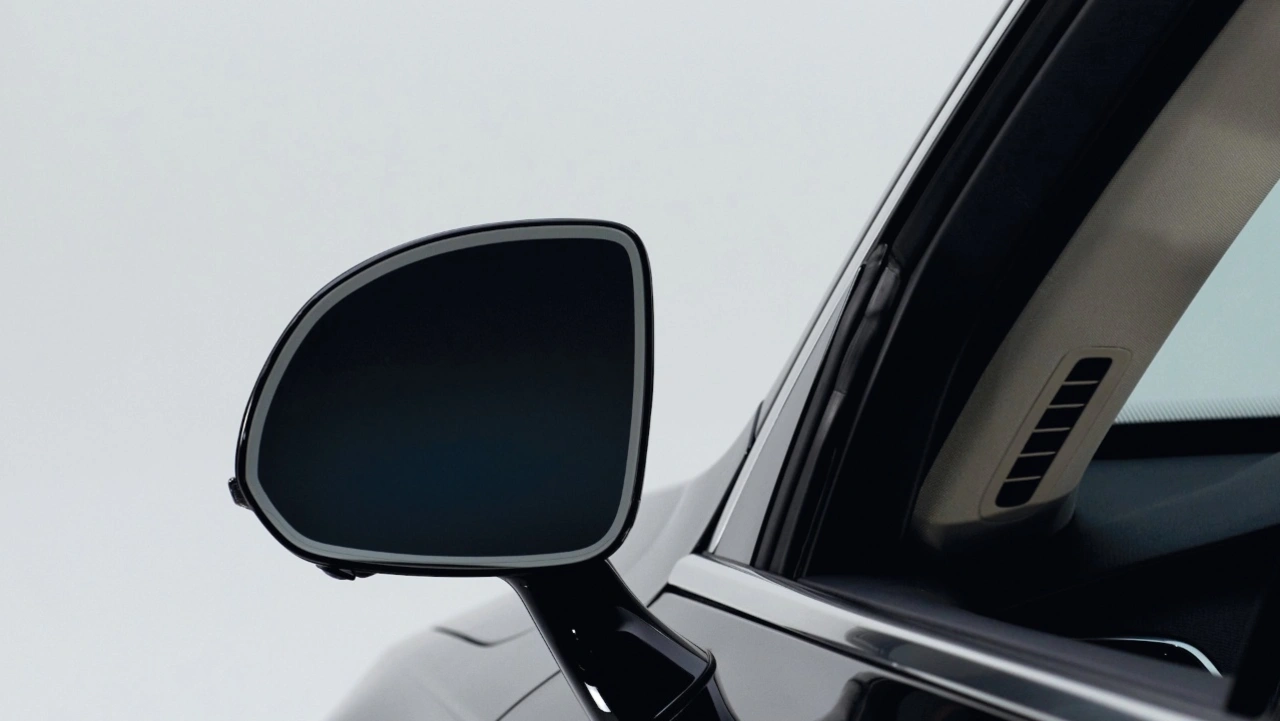 Außenspiegel von einem Auto Außenspiegel von einem Auto